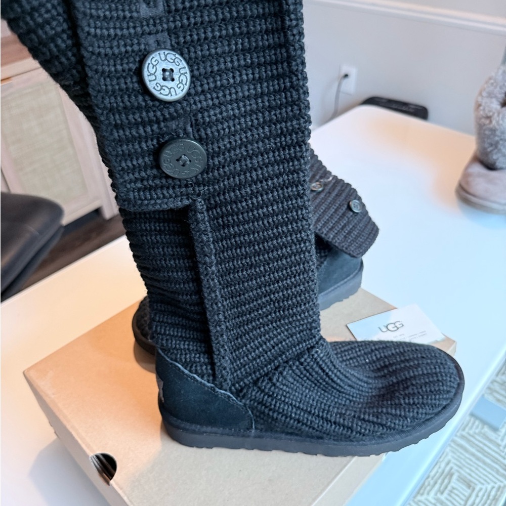 NIB UGG Classic Cardy Knit Button Boots – Black – Women’s Size 8 (Authentic)